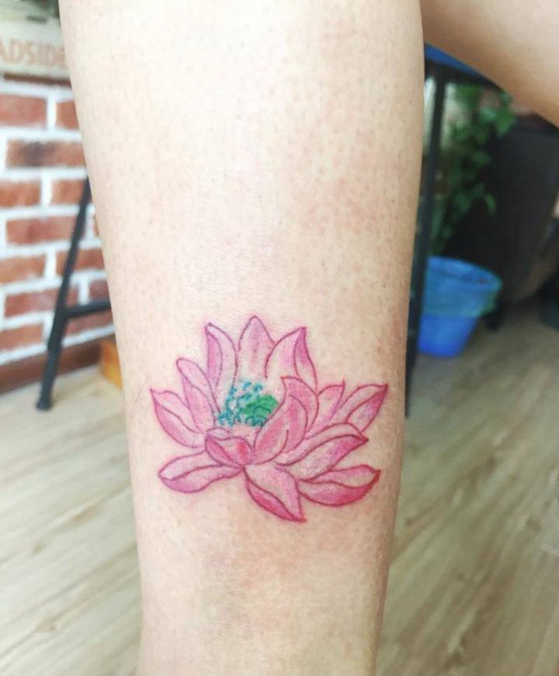 莲花纹身图片_腿部纹身图案