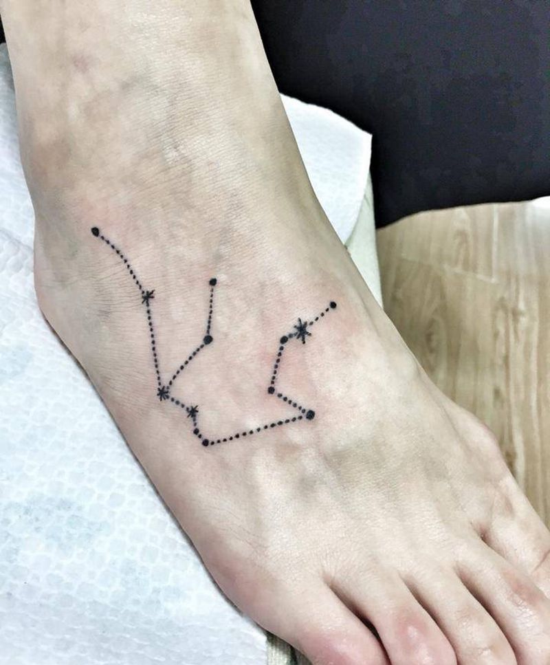水瓶座星图纹身图片_脚部清新几何纹身图案