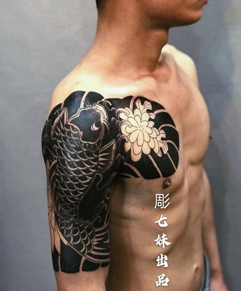 遮盖半甲鱼纹身图片_手臂老传统纹身图案