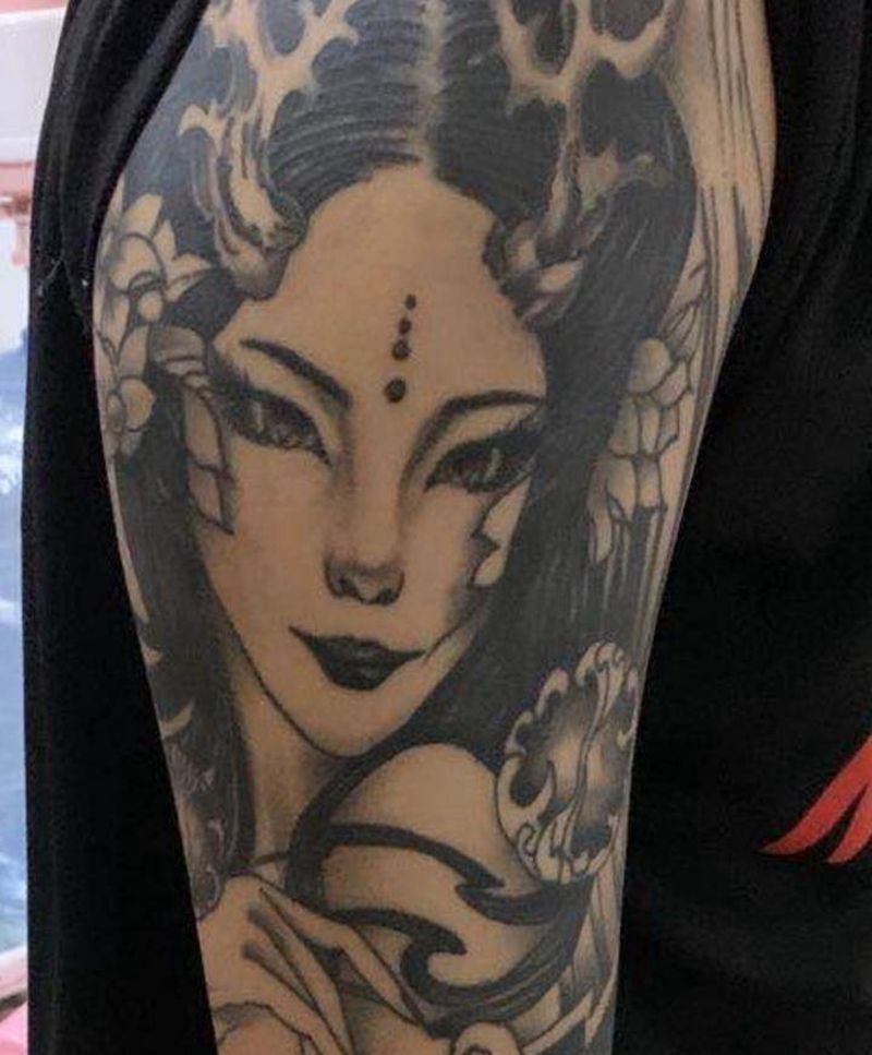 拼接花臂纹身图片_手臂新传统纹身图案