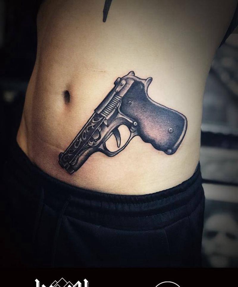 小腹 枪纹身图片_腹部欧美写实New School纹身图案
