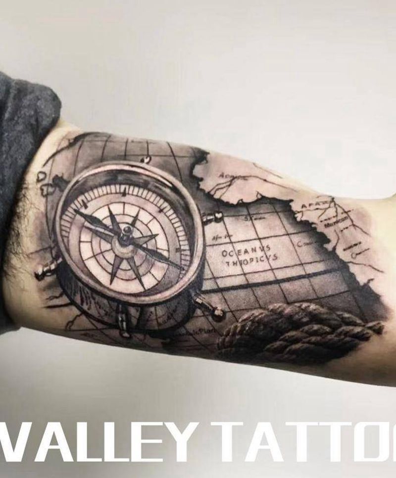 指南针纹身图片_手臂欧美写实New School纹身图案