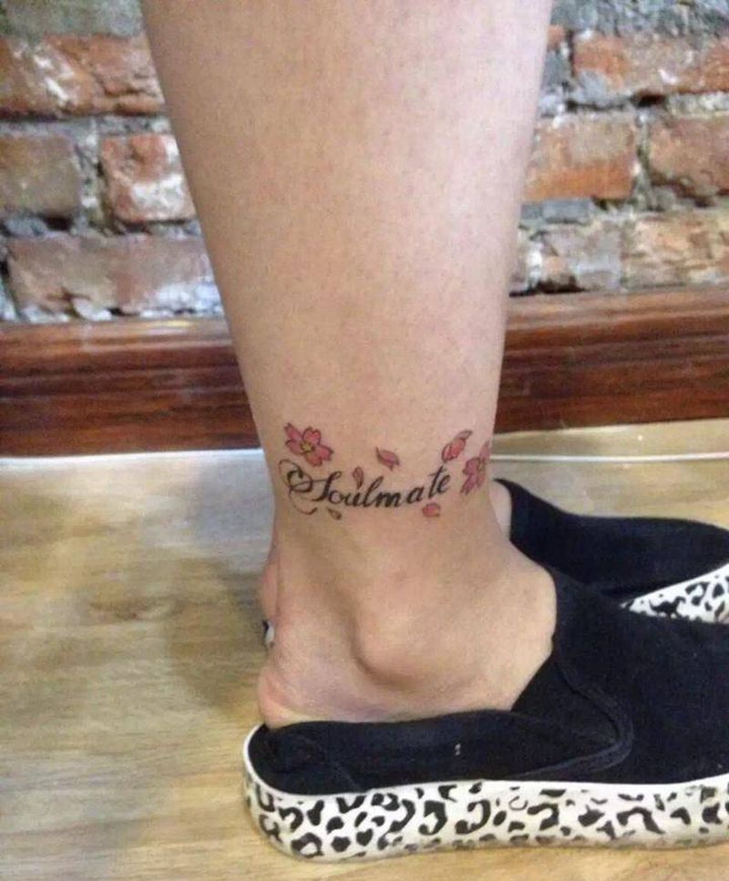 樱花字母纹身图片_