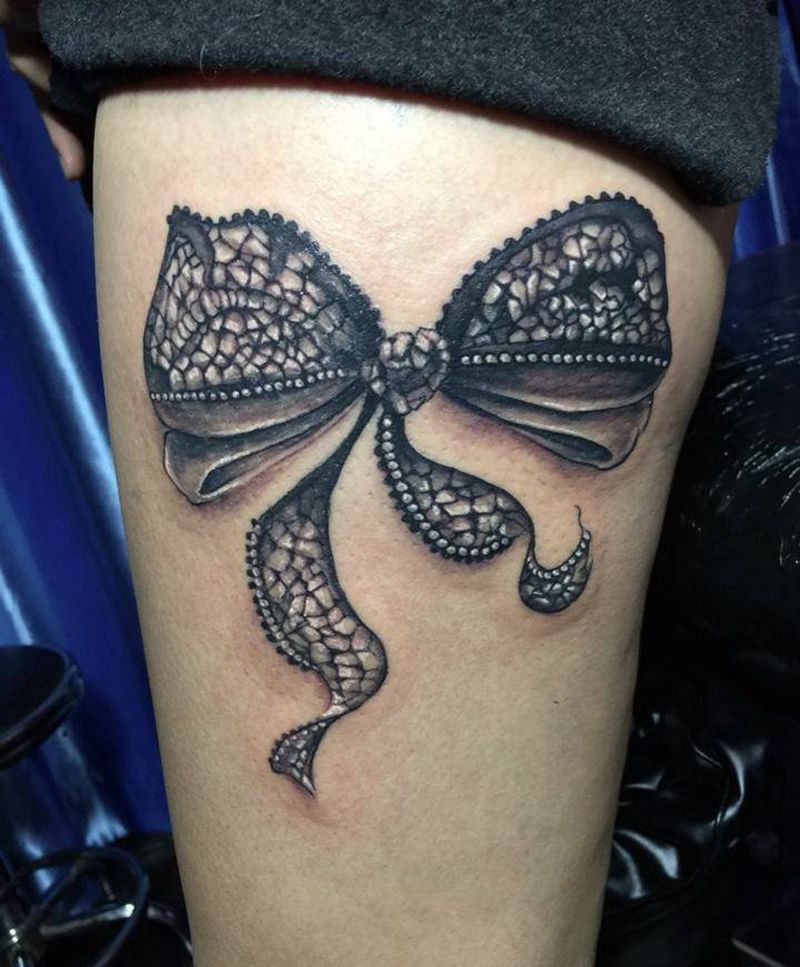 蕾丝蝴蝶结纹身图片_成品腿部欧美写实几何纹身图案