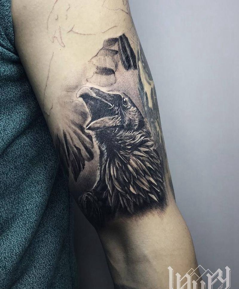 乌鸦纹身图片_手臂欧美写实纹身图案