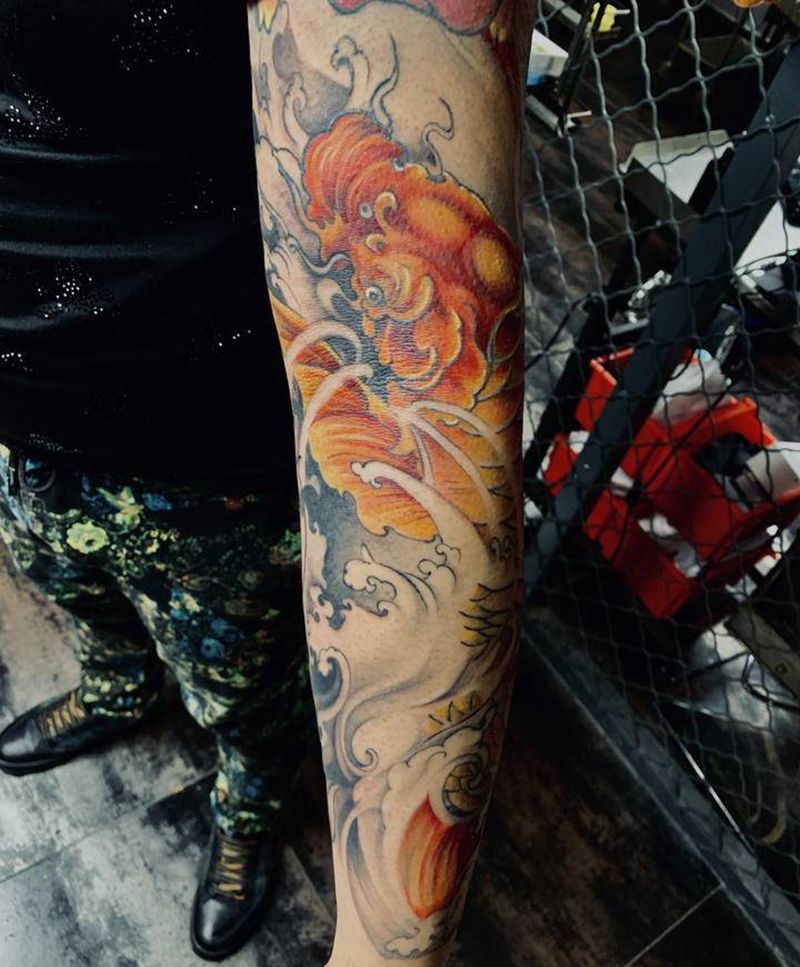 锦鲤纹身图片_手臂新传统纹身图案