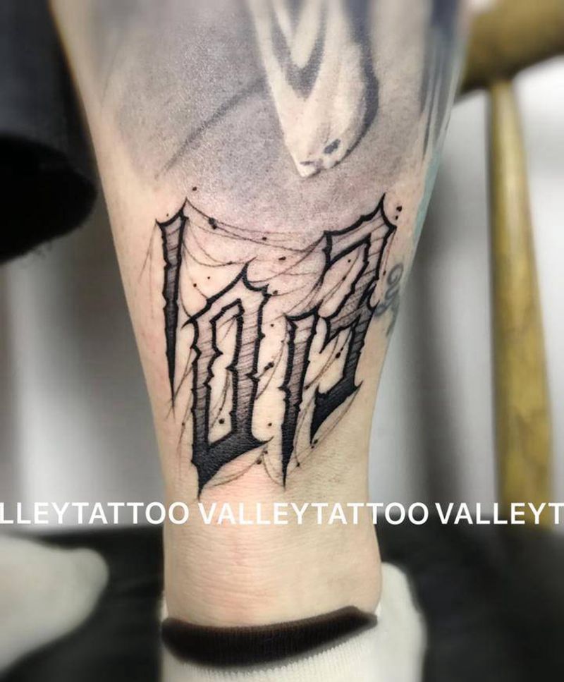 纪念日纹身图片_脚部纹身图案