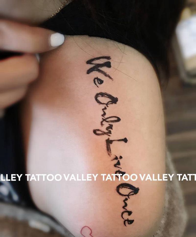 肩部英文➕❤纹身图片_肩部纹身图案