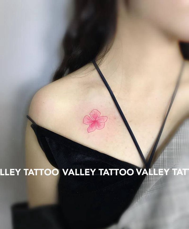 樱花纹身图片_胸部纹身图案