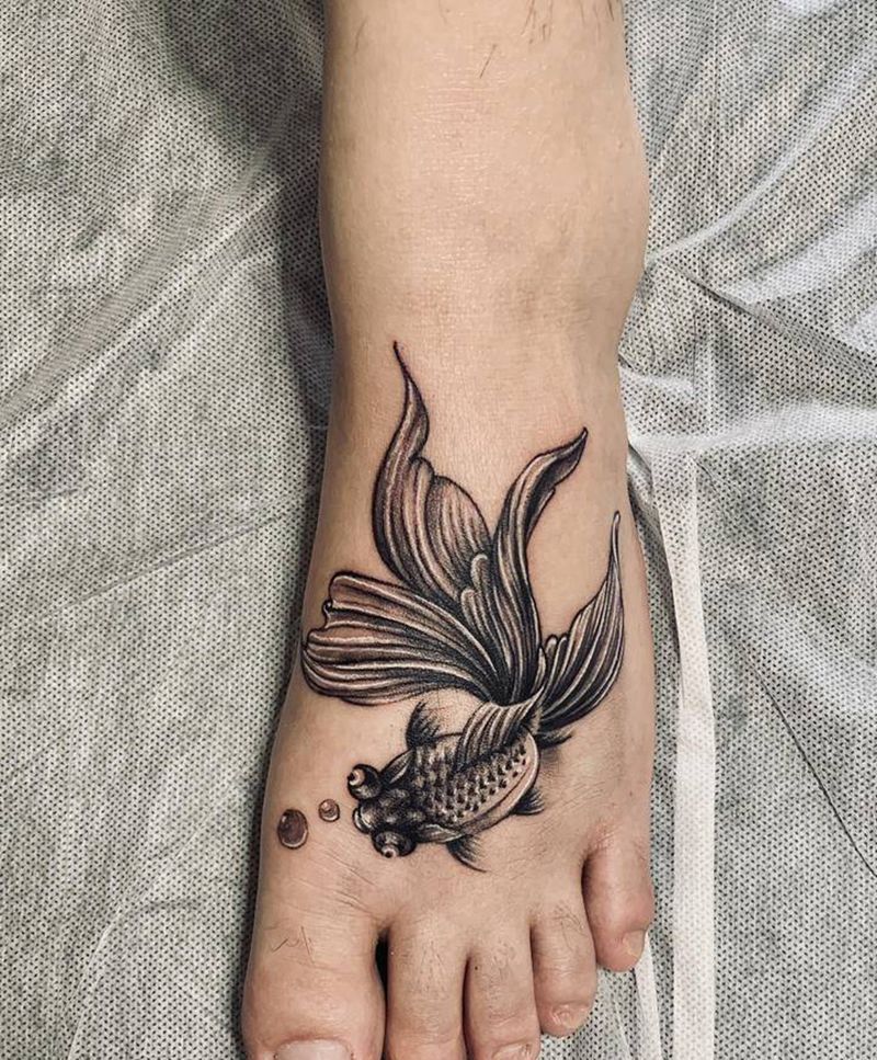 金鱼纹身图片_脚部新传统纹身图案