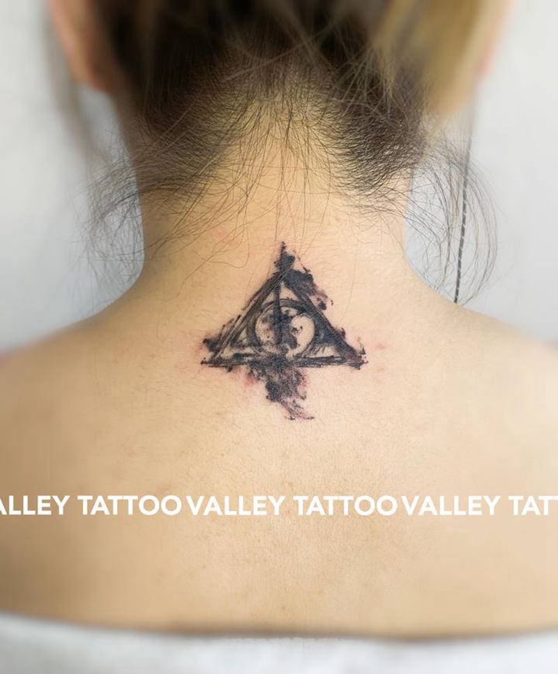 泼墨遮盖纹身图片_颈部纹身图案