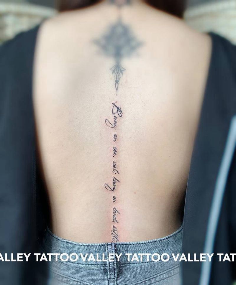 脊柱 英文纹身图片_背部纹身图案