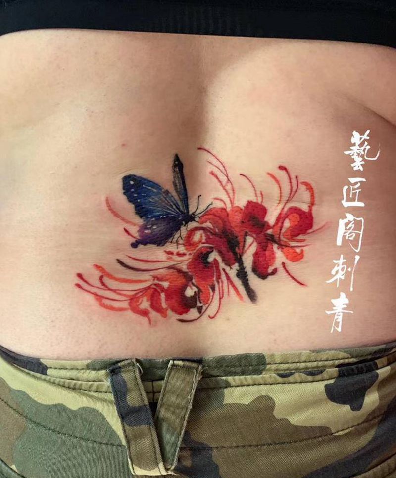 彼岸花纹身图片_腰部纹身图案