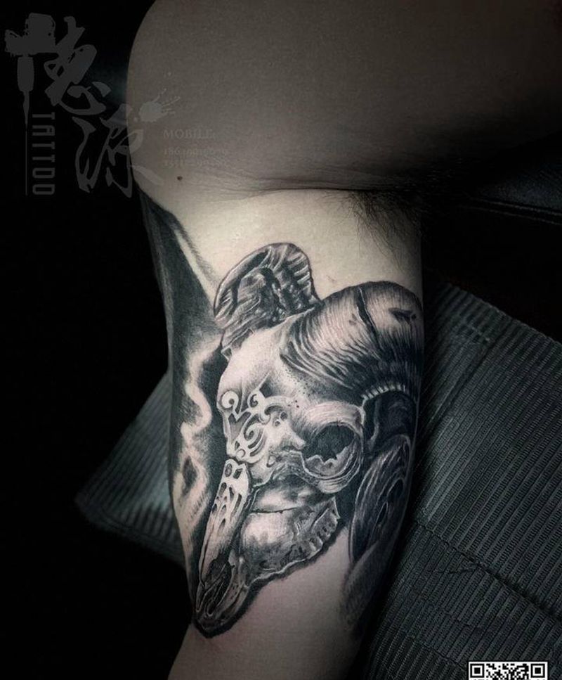 恶魔羊头纹身图片_手臂欧美写实纹身图案