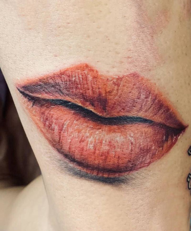 欧美嘴唇 唇印纹身图片_手臂欧美写实纹身图案