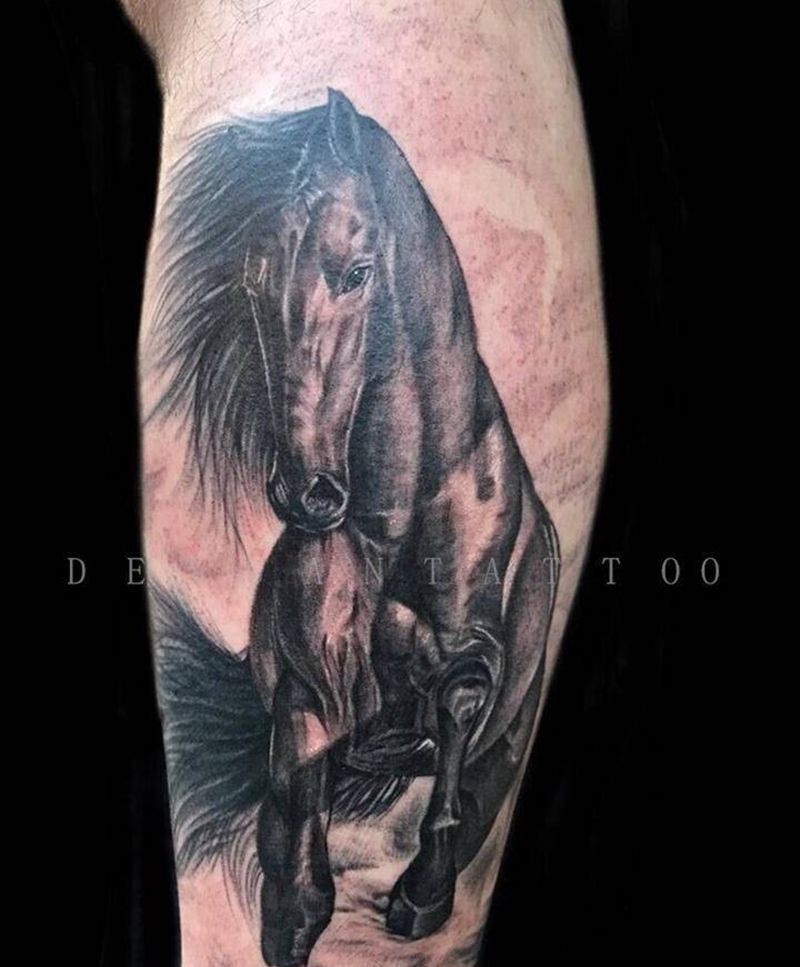 黑马纹身图片_腿部纹身图案