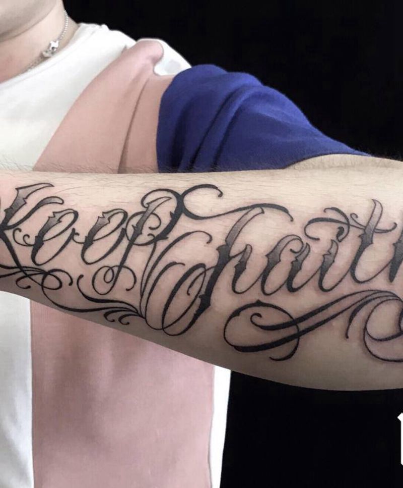 花体字 keep faith纹身图片_手臂纹身图案