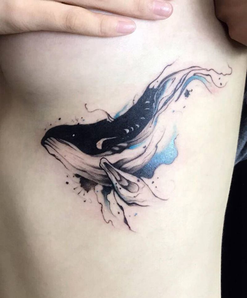 肋骨 鲸鱼纹身图片_腰部水墨水彩纹身图案