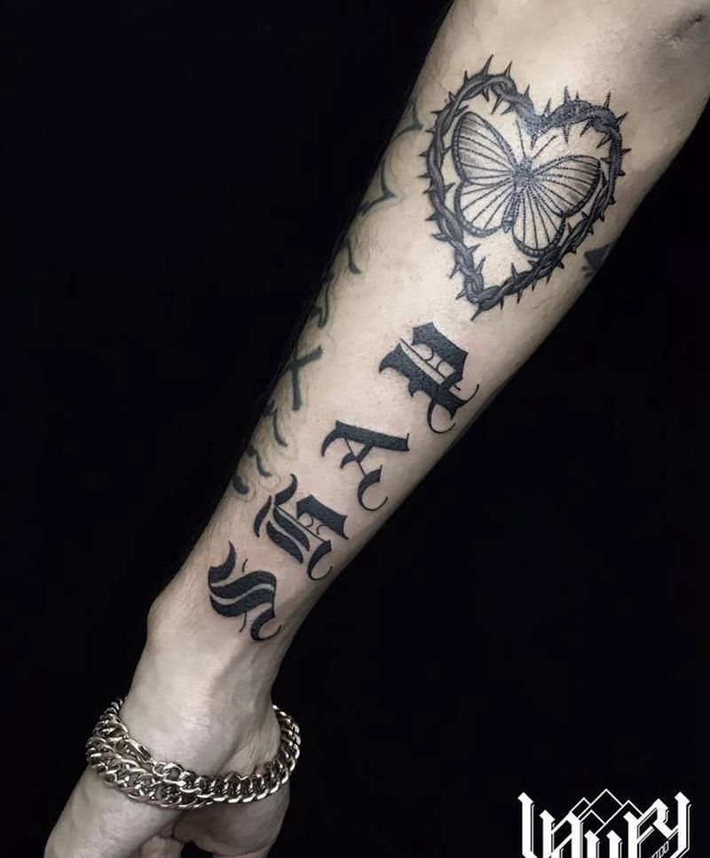 哥特字体纹身图片_手臂纹身图案