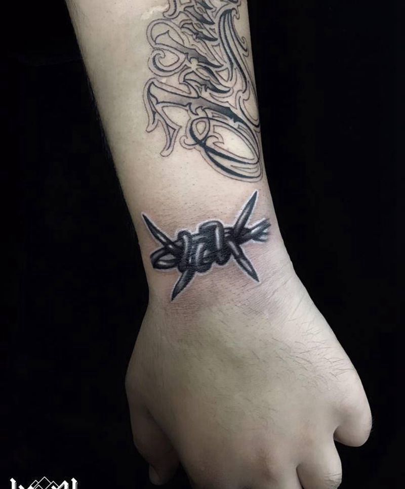 彩色荆棘纹身图片_手臂New School纹身图案