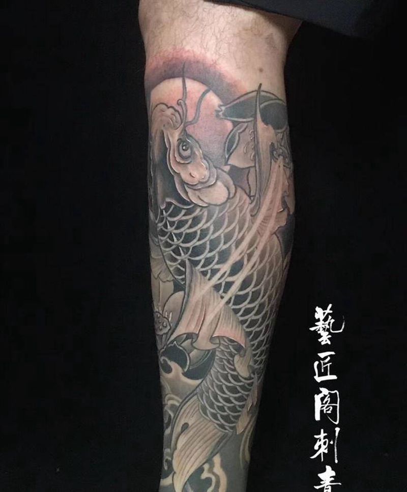 包腿鱼纹身图片_腿部纹身图案