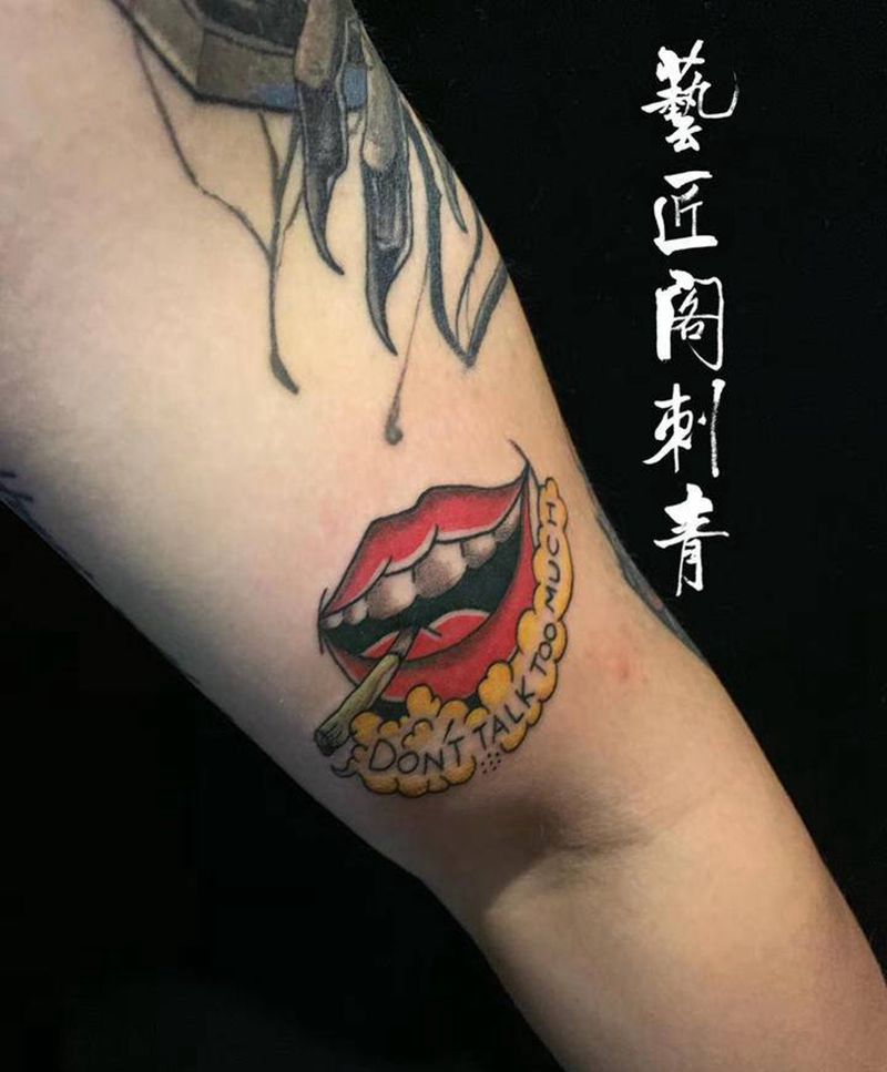 嘴唇纹身图片_手臂纹身图案
