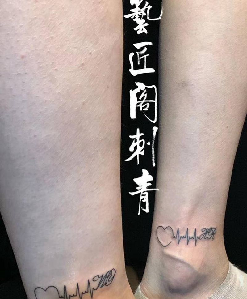 字母纹身图片_腿部纹身图案
