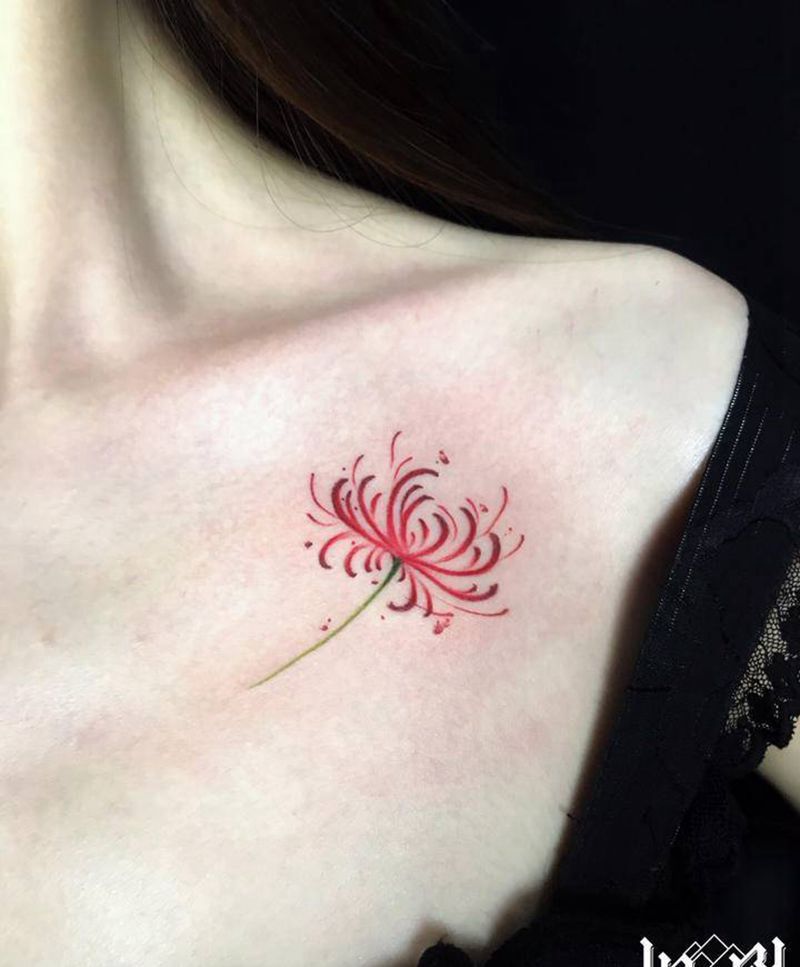 彼岸花纹身图片_肩部水彩纹身图案