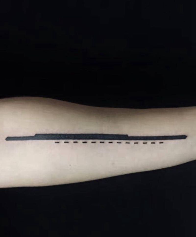 直线纹身图片_手臂纹身图案