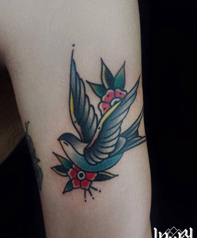 Oldschool 燕子纹身图片_手臂纹身图案