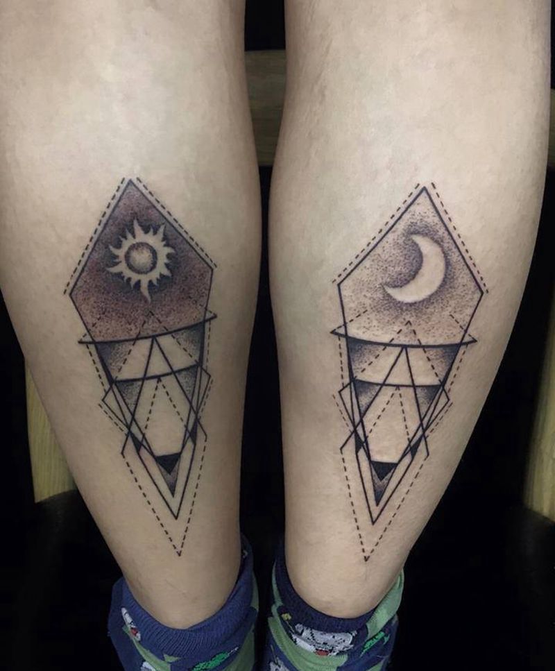 几何点刺太阳纹身图片_腿部纹身图案