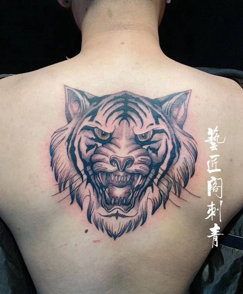 虎头纹身图片_背部纹身图案