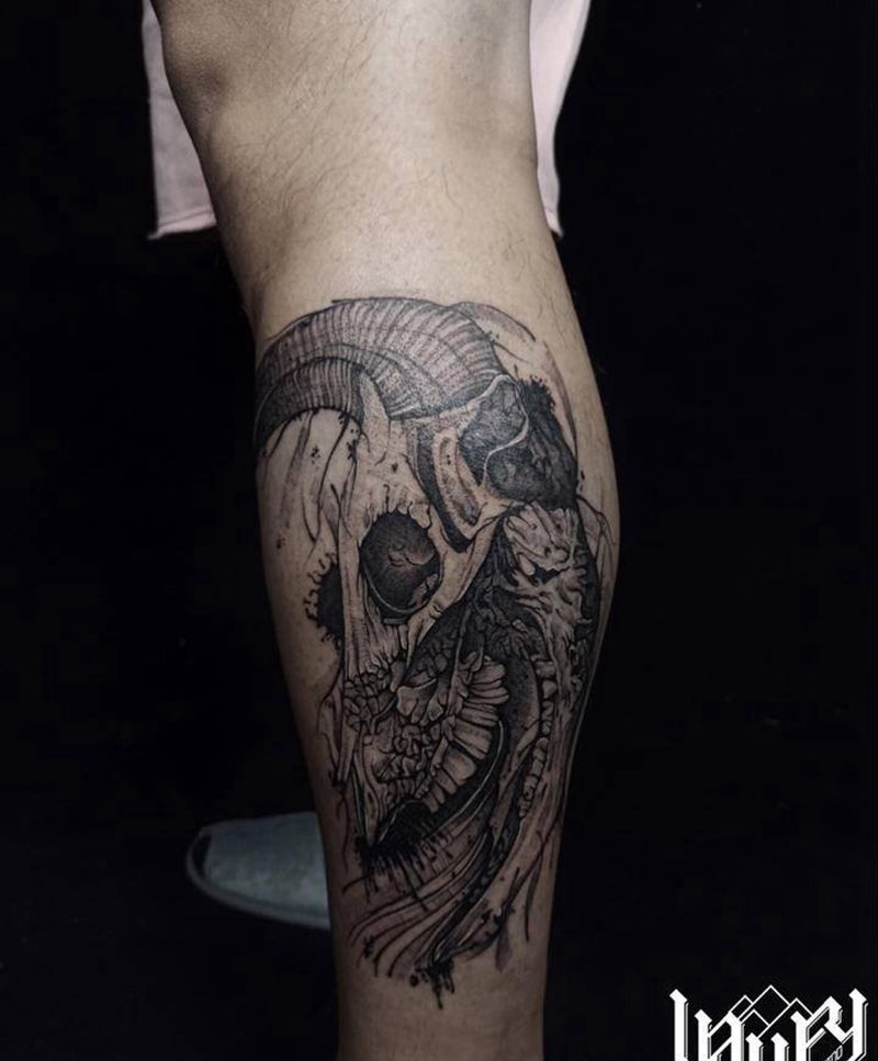 暗黑牛头纹身图片_腿部纹身图案