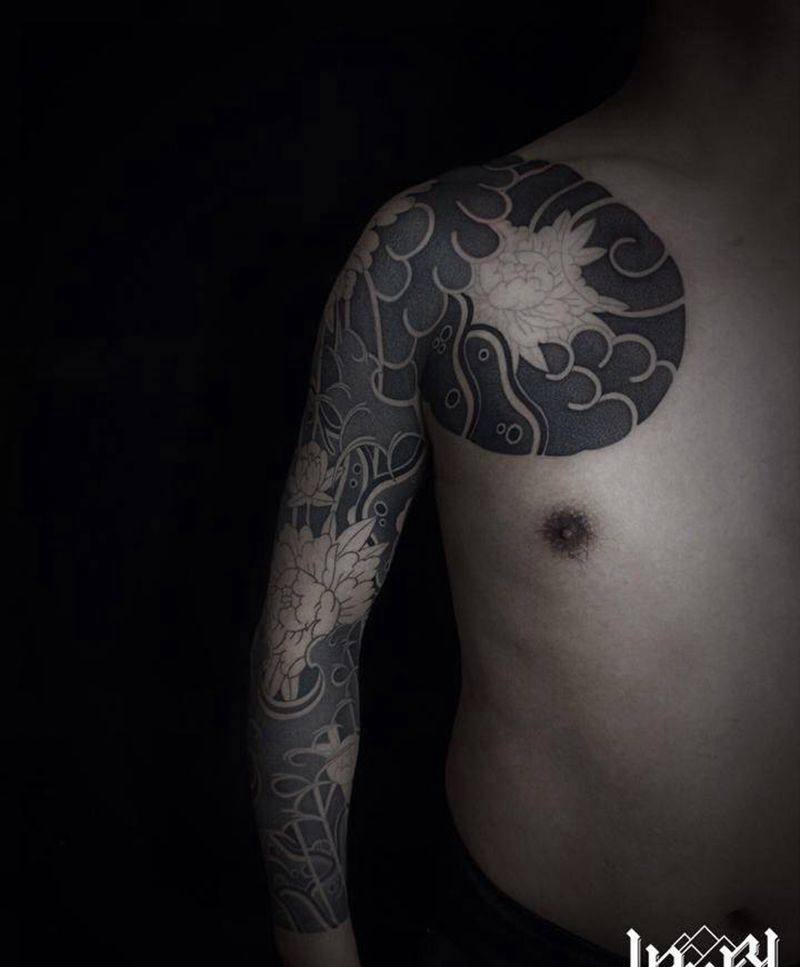 日式半胛花臂纹身图片_手臂胸部老传统纹身图案