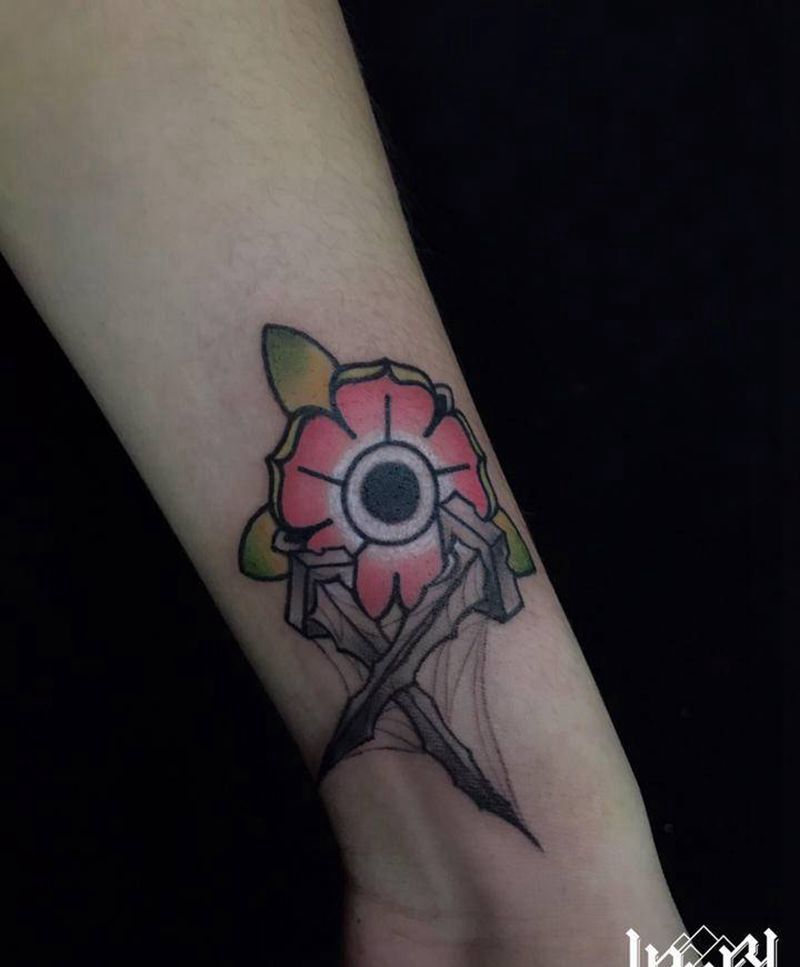 玫瑰花钉纹身图片_手臂纹身图案