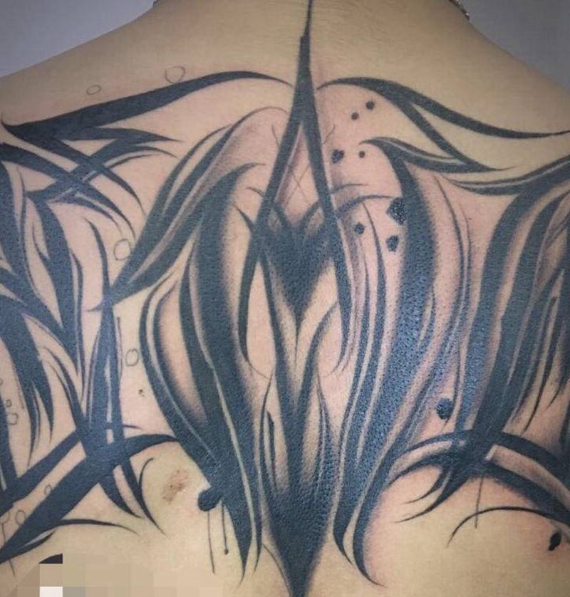 花体字纹身图片_背部胸部纹身图案