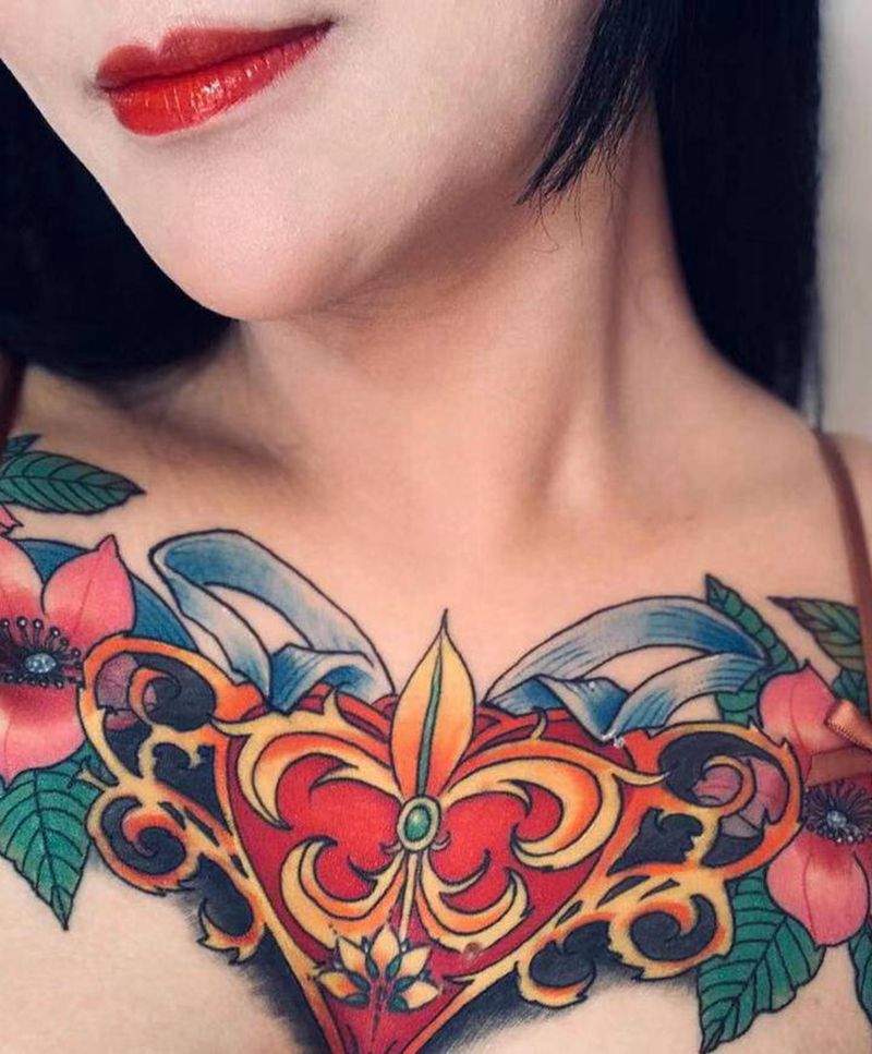 花胸纹身图片_胸部Old School纹身图案