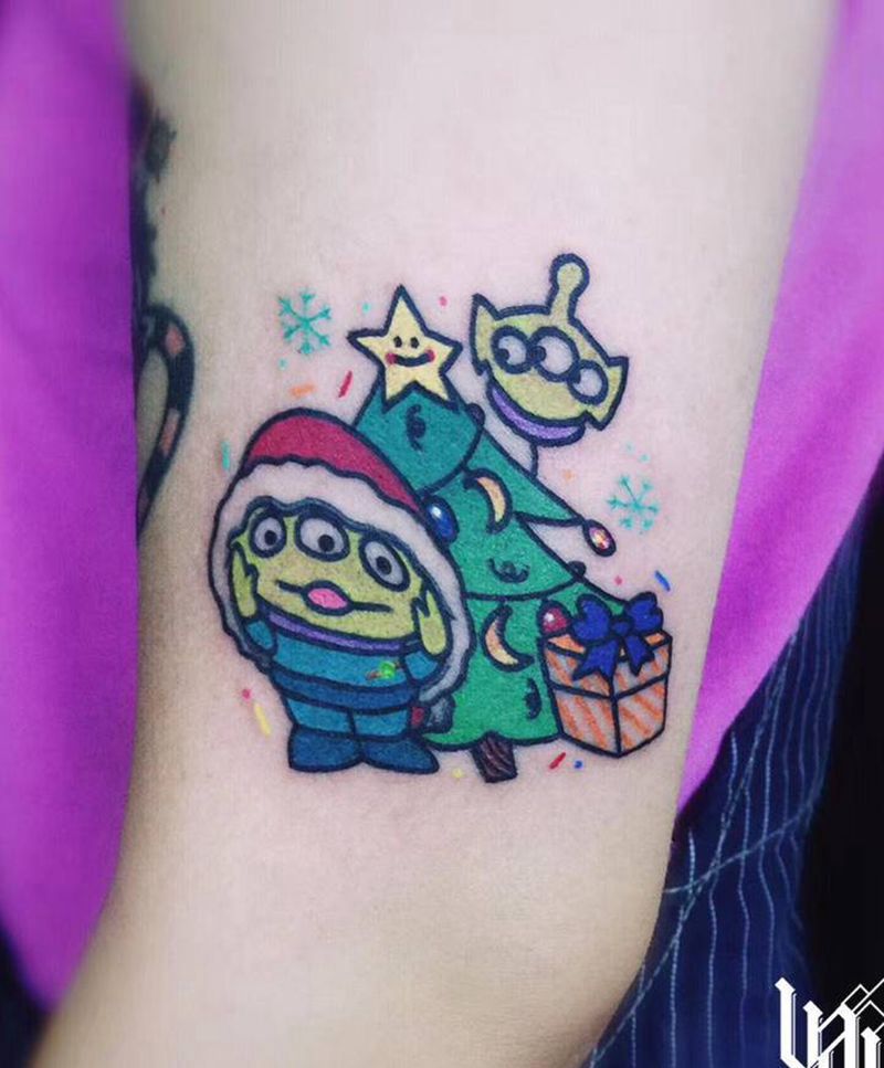 圣诞三眼仔纹身图片_手臂New School纹身图案