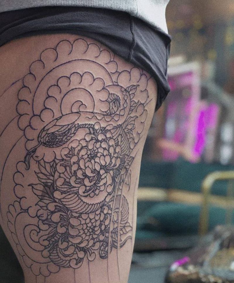 蛇与菊花纹身图片_腿部老传统蛇菊花日式纹身图案