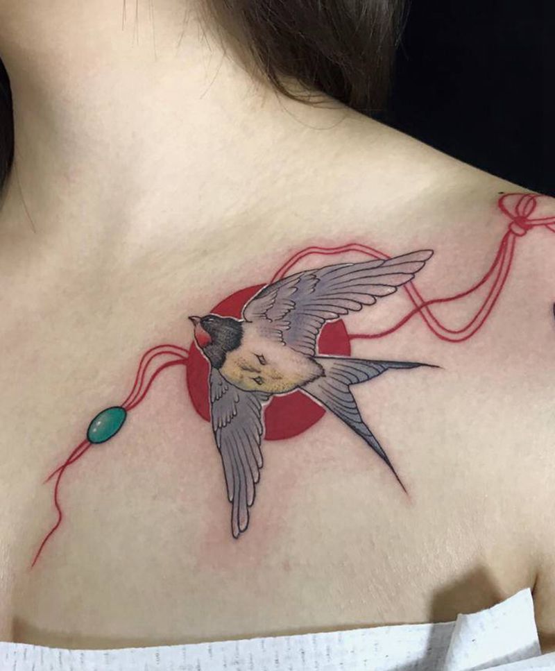 燕子一只纹身图片_胸部纹身图案