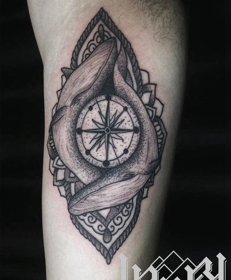 鲸鱼 指南针 点刺纹身图片_肩部手臂几何点刺纹身图案