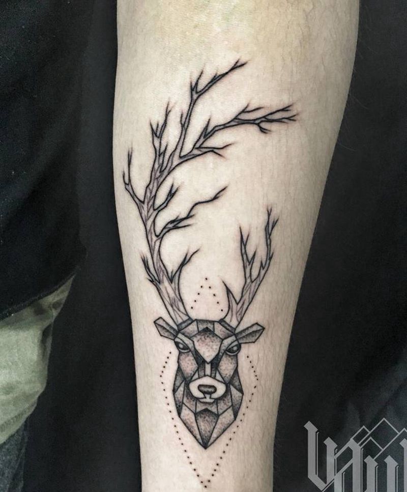 线条点刺 小鹿纹身图片_手臂肩部几何点刺纹身图案
