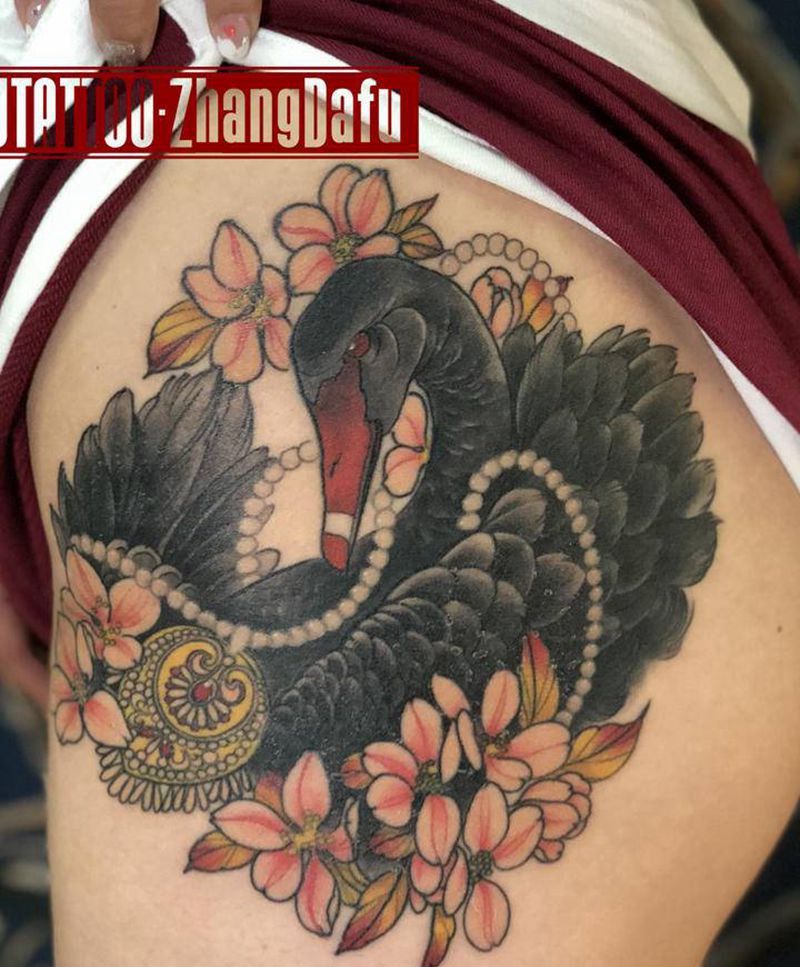 黑天鹅纹身图片_腿部New School天鹅彩色花纹身图案