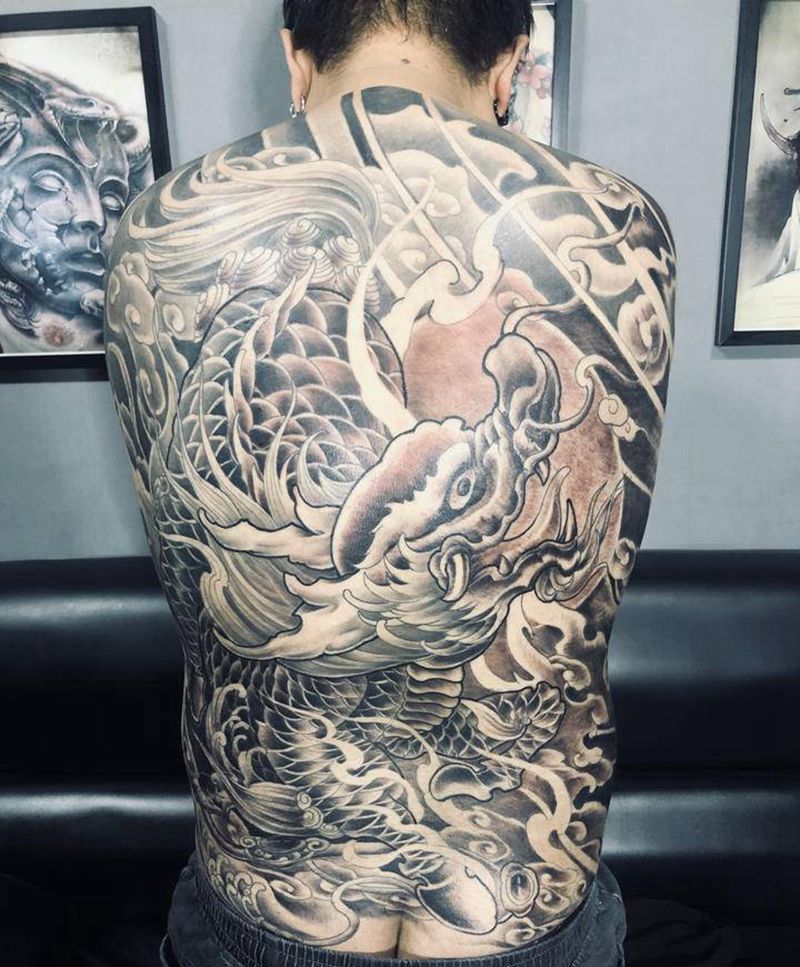 满背麒麟纹身图片_背部纹身图案