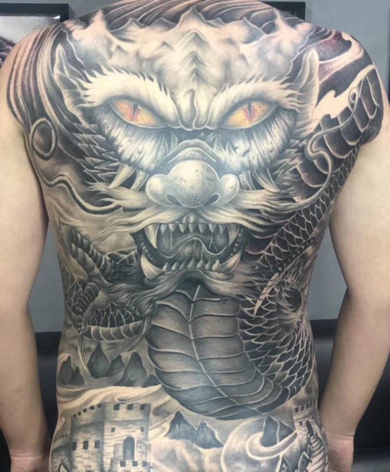 原创满背龙纹身图片_背部纹身图案