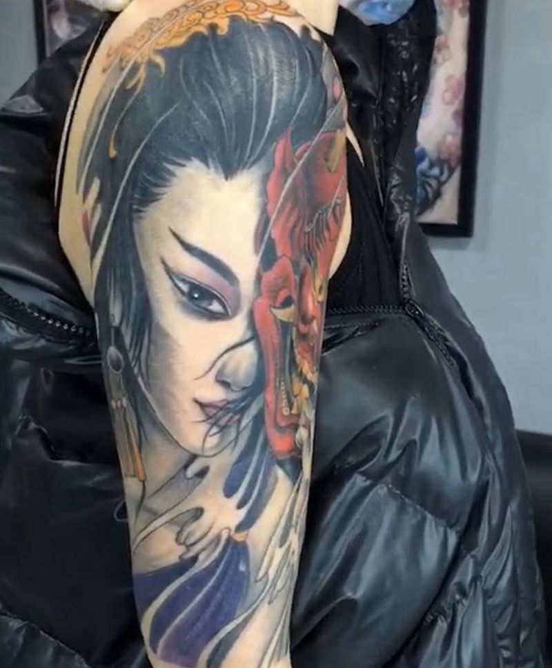 大臂艺妓纹身图片_臀部纹身图案