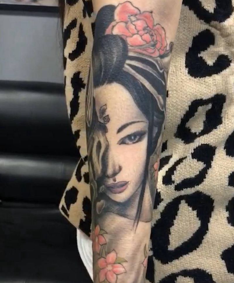 艺妓纹身图片_臀部纹身图案