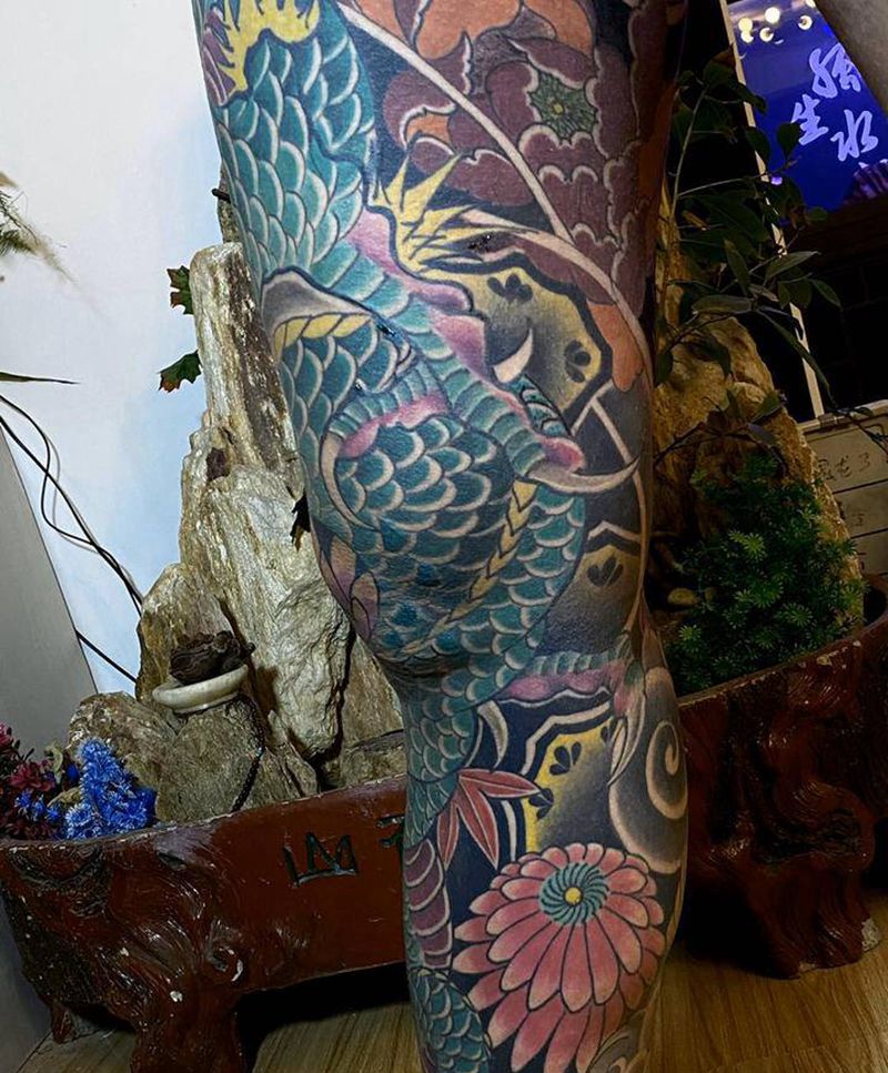 龙纹身图片_腿部新传统纹身图案