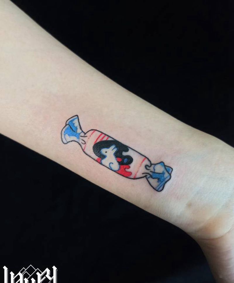 大白兔奶糖纹身图片_颈部手臂花体字点刺大白兔糖小清新纹身图案