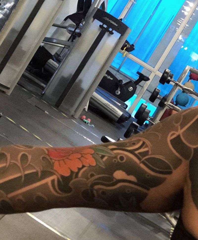 日式牡丹纹身图片_手部老传统纹身图案